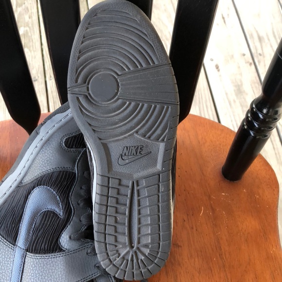 Like New- Black Nike Platform Sneakers Size 9M - Picture 5 of 5